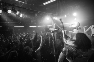 vinyl, hbo, music, rock show, crowd surfing