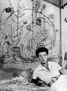 (GERMANY OUT) PEGGY GUGGENHEIM (1898-1979). American art collector. Guggenheim under a sculpture by Alexander Calder in 1961. (Photo by ullstein bild/ullstein bild via Getty Images)
