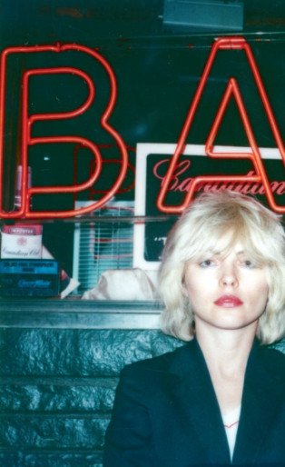 EDO BERTOGLIO photography, Debbie Outside a Bar, debbie harry
