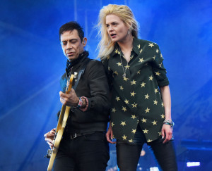the kills, Alison Mosshart and guitarist Jamie Hince performing on stage