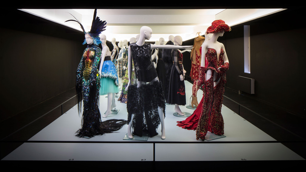 13_p5_haute_a_porter_filep_motwary_modemuseum_hasselt_photo_kristof_vrancken_yatzer