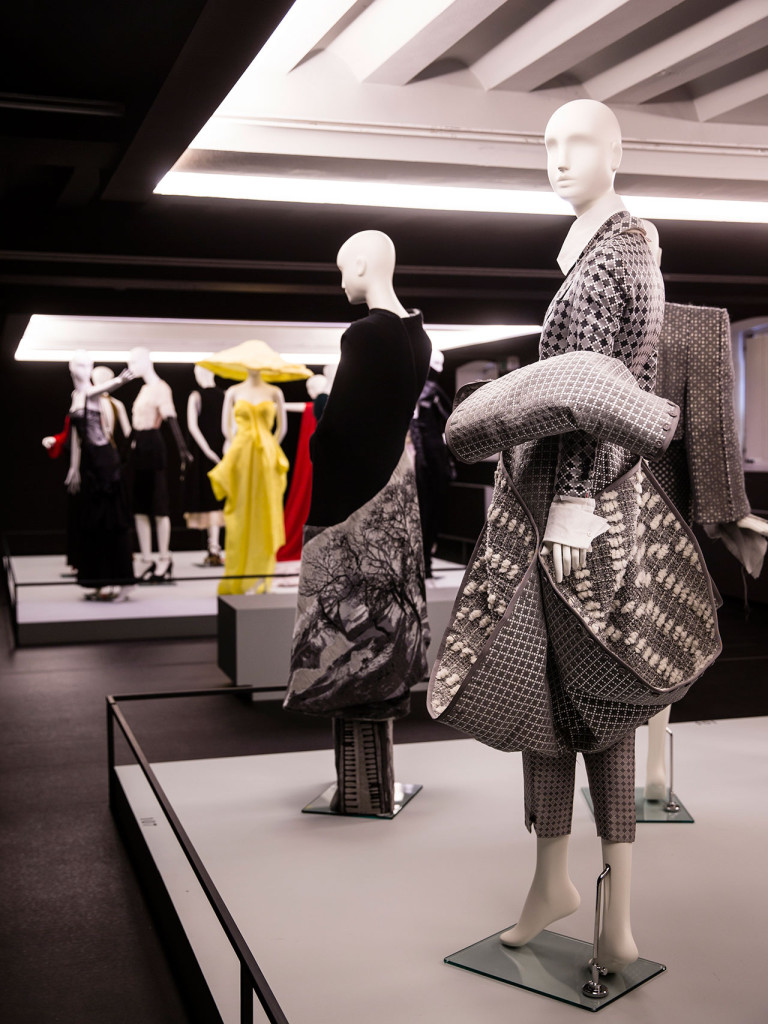 19_f14_haute_a_porter_filep_motwary_modemuseum_hasselt_photo_kristof_vrancken_yatzer