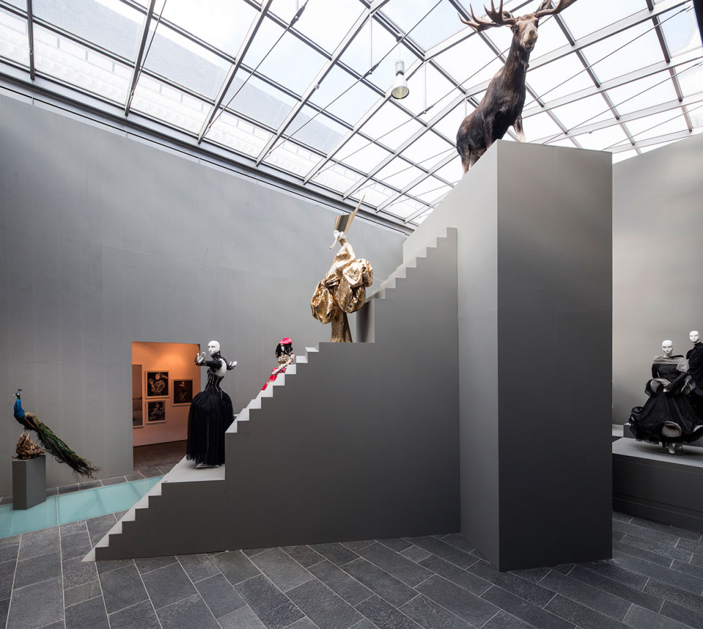20_f15_haute_a_porter_filep_motwary_modemuseum_hasselt_photo_kristof_vrancken_yatzer