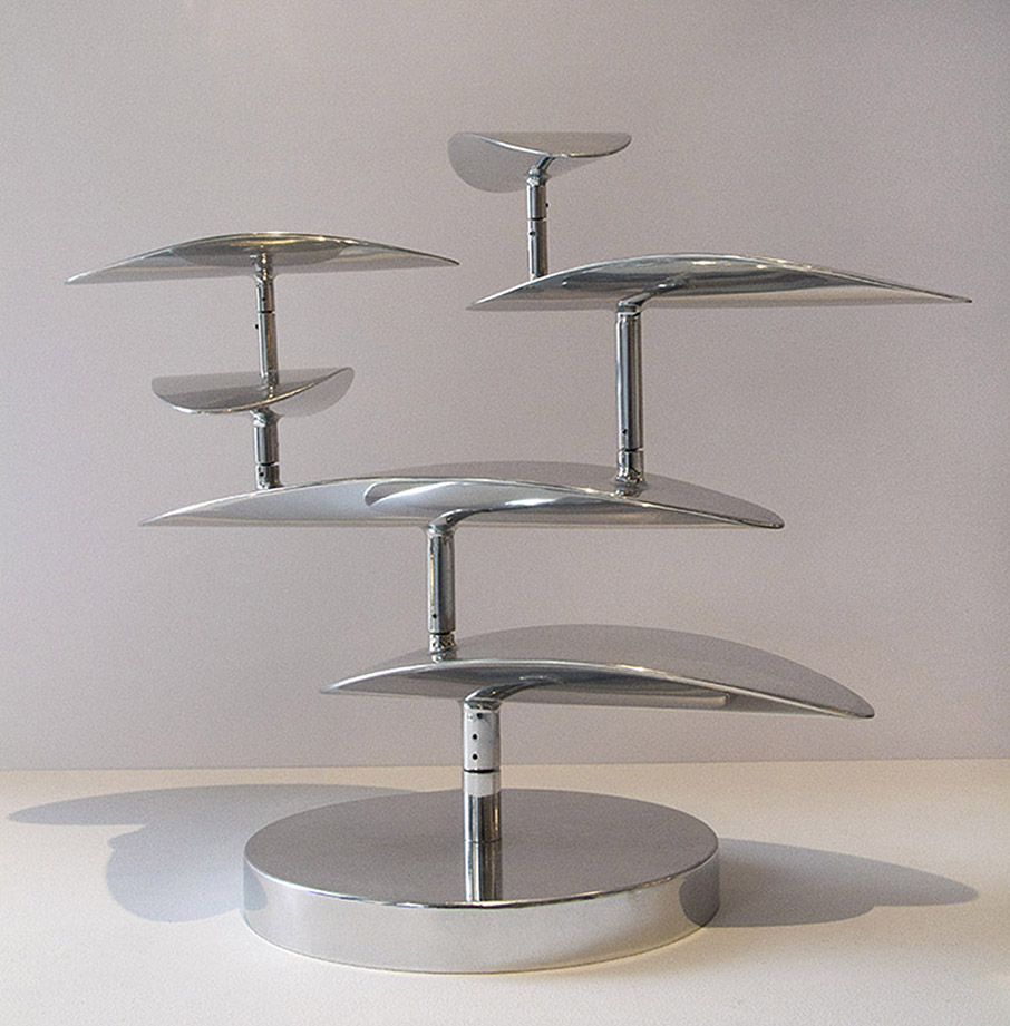 Branched by Lin Emery (2016). Polished marine aluminum, 14 x 20 inches. Courtesy of Jim Kempner Fine Art. 