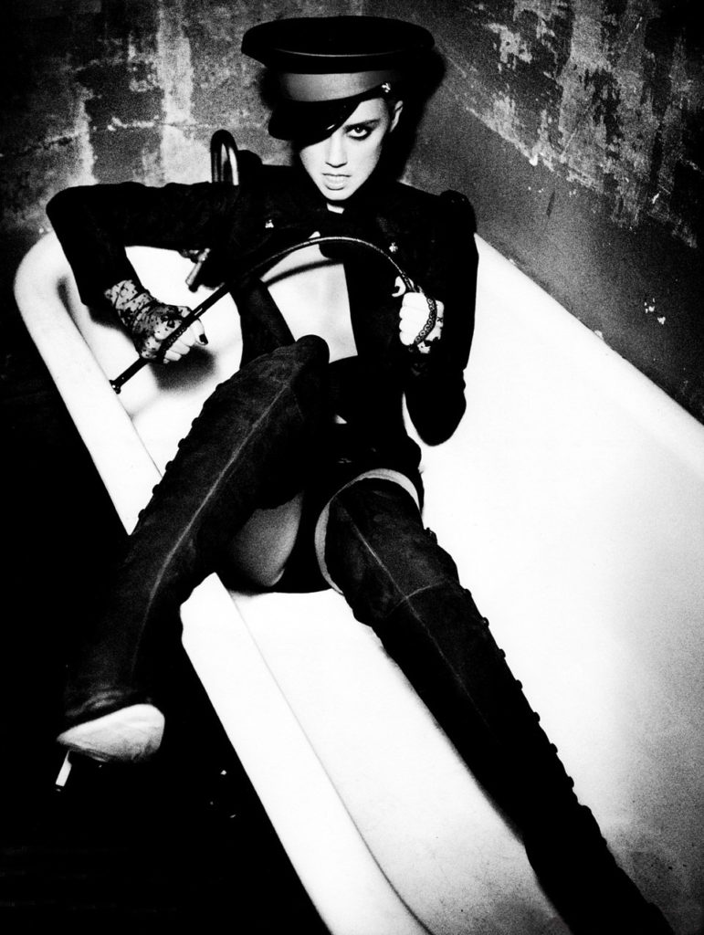 Provocative and sexy photograph of model amber heard shot by ellen von unwerth