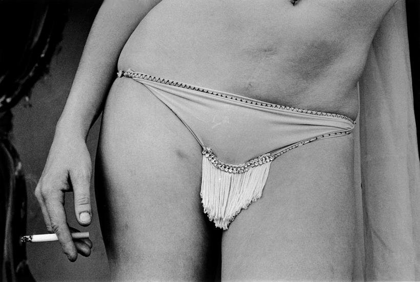 Susan Meiselas Shortie On The Bally