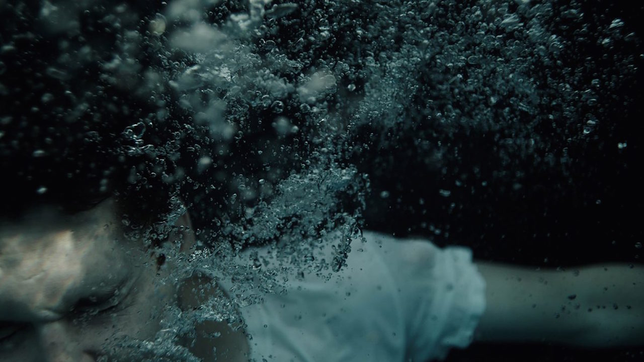 UNDERWATER SHOT