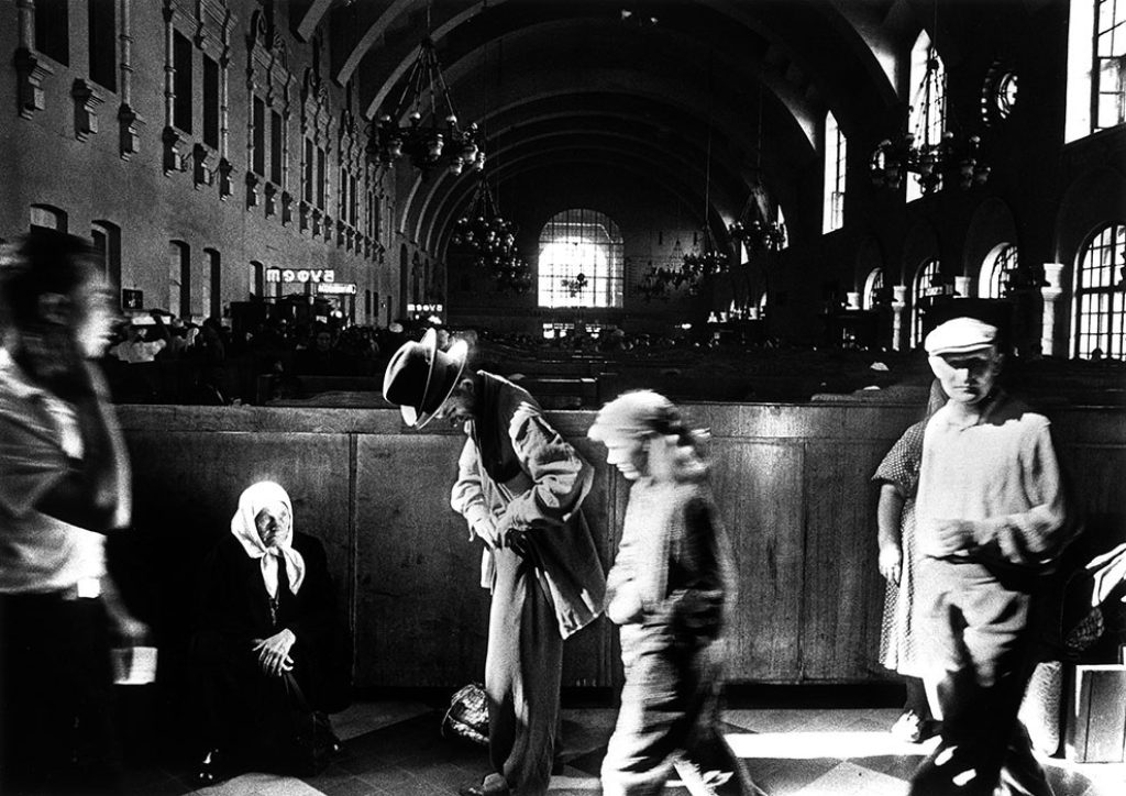 William Klein Kiev Railway Station Tirage Photo