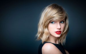taylor swift glancing back