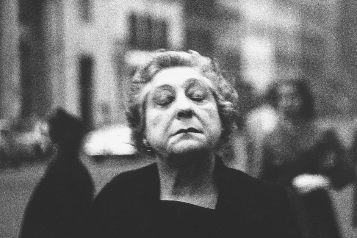 diane arbus photograph of a woman in New York