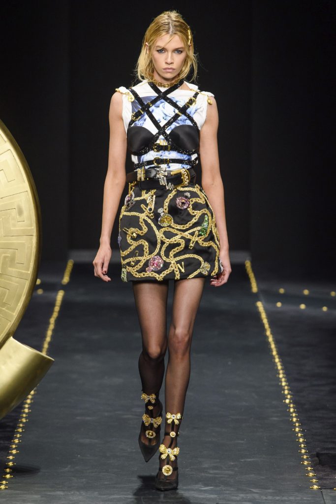 Stella Maxwell Walking on Runway-Versace Fall 2019