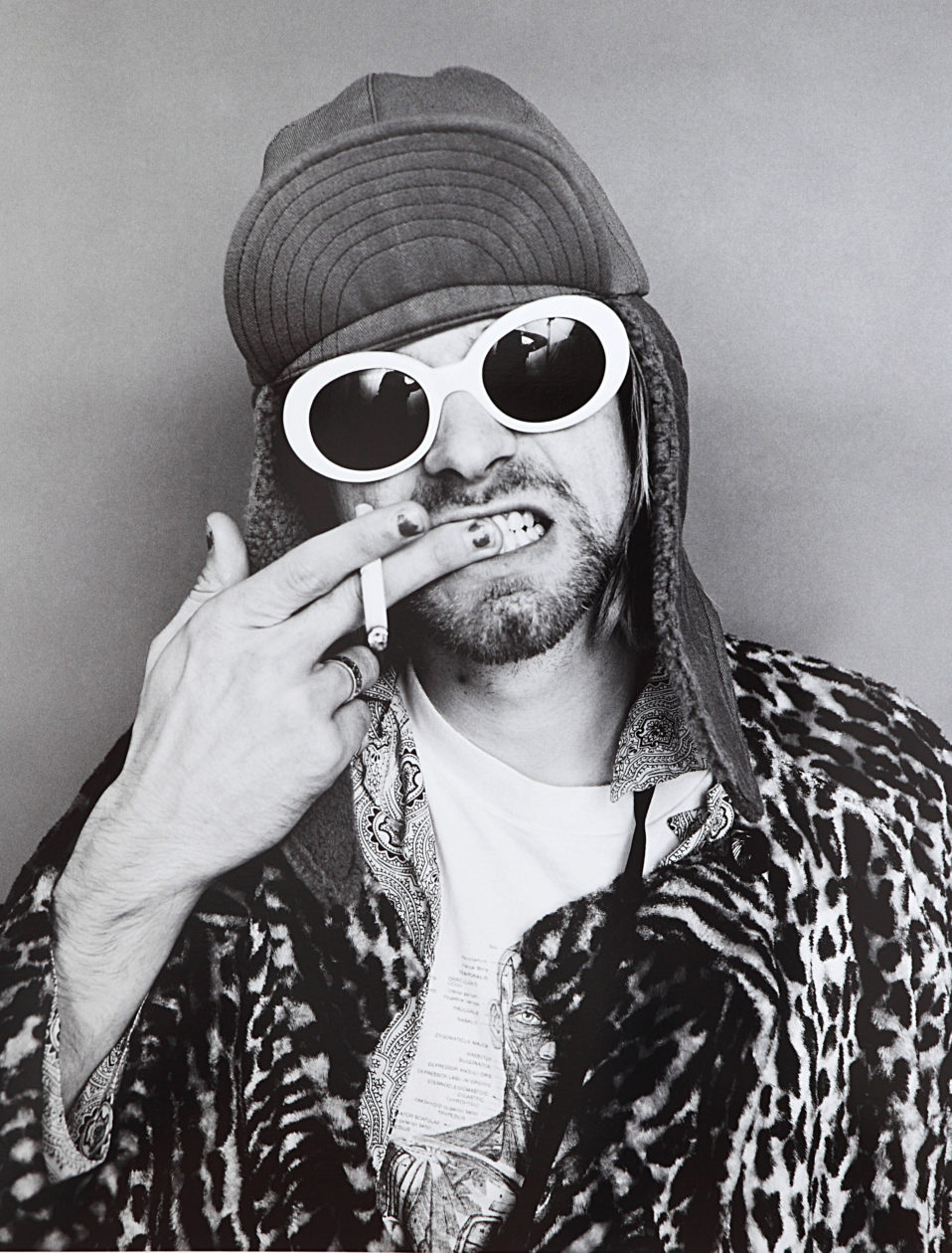 kurt cobain brushes his teeth