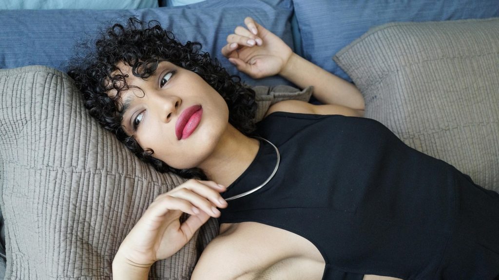 indya moore pose