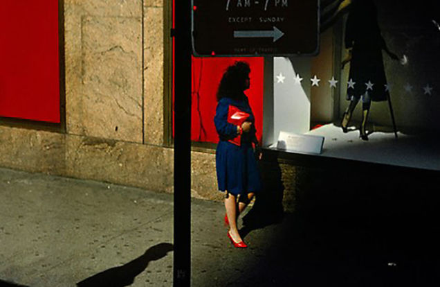 Bus Stop USA, NYC, 1985 ©Harry Gruyaert Courtesy of Howard Greenberg Gallery