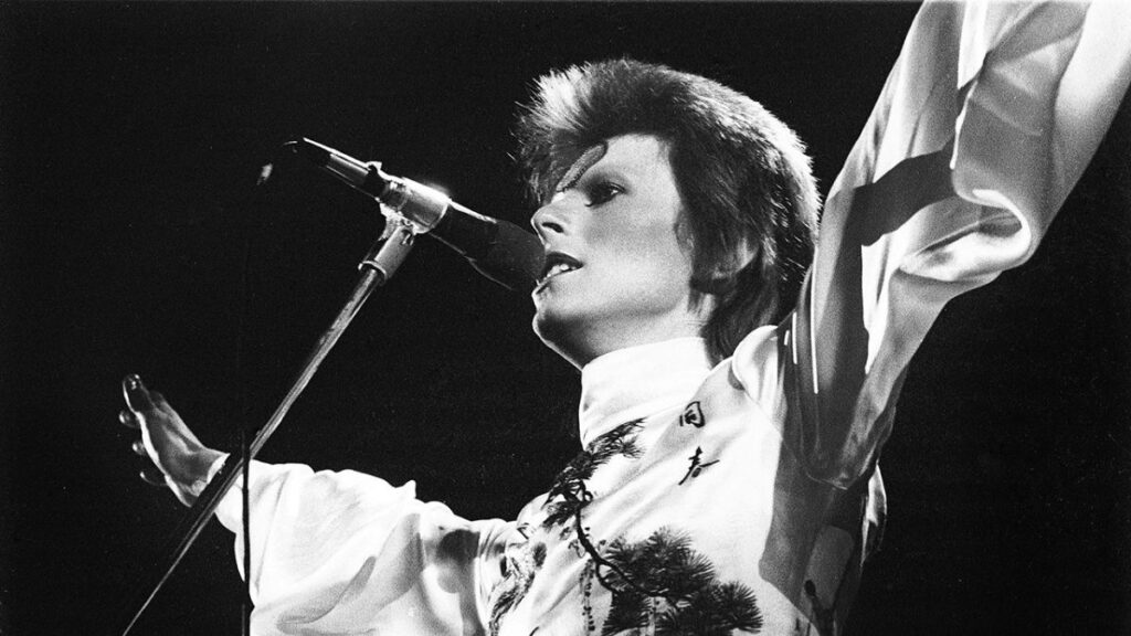 david bowie performing as ziggy stardust