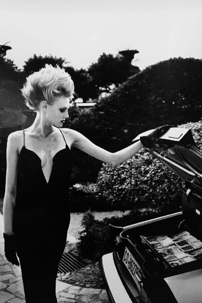 Helmut Newton, Money in the trunk, Italy, 1995
