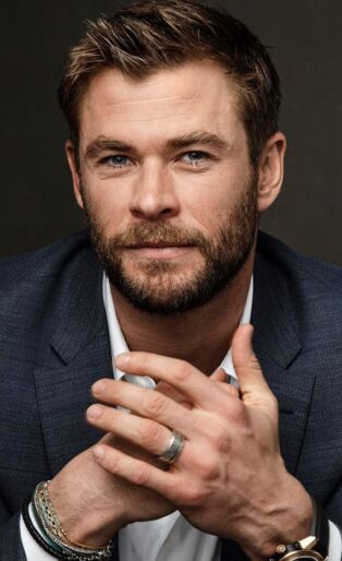 chris hemsworth portrait