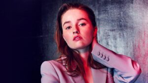kaitlyn dever