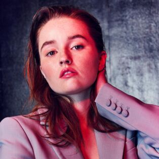 kaitlyn dever