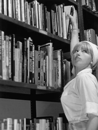 Cindy Sherman, Untitled Film Still 13, 1978, Courtesy of the Artist and Metro Pictures, New York © 2020 Cindy Sherman