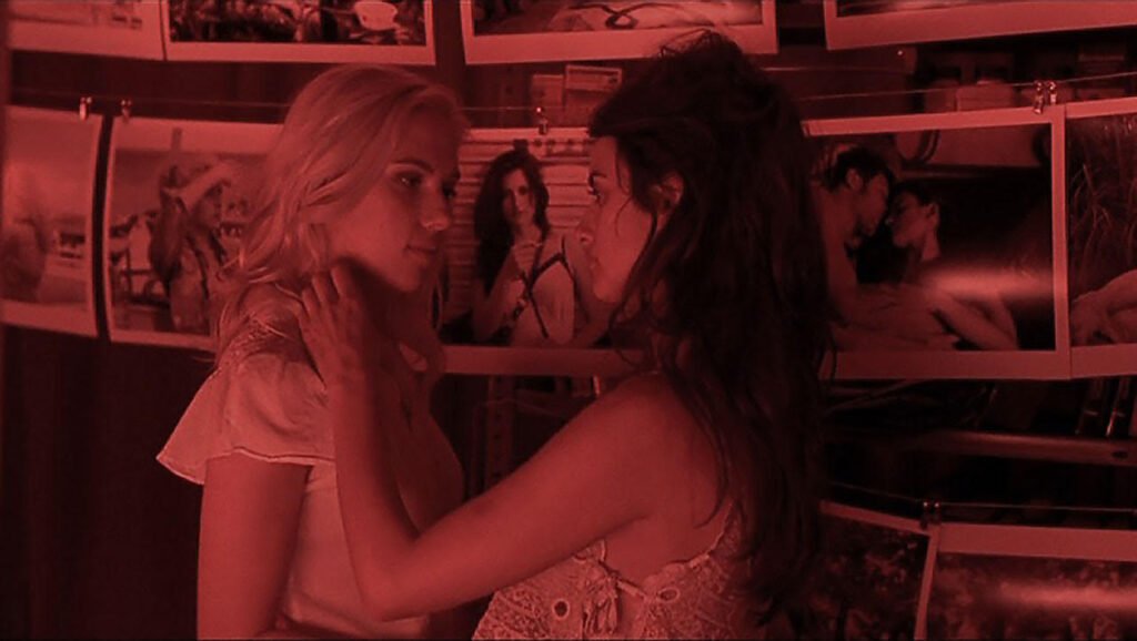Penélope Cruz and Scarlett Johansson in Vicky Christina Barcelona