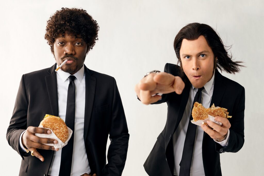 Michael Che and Colin Jost in Pulp Fiction attire