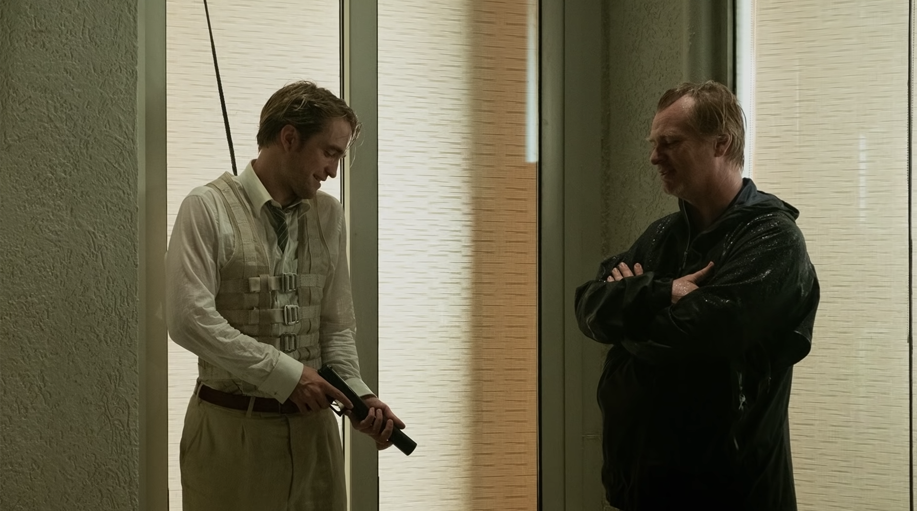 Robert pattinson and christopher nolan teneT