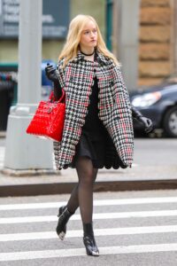 julia garner as anna delvey