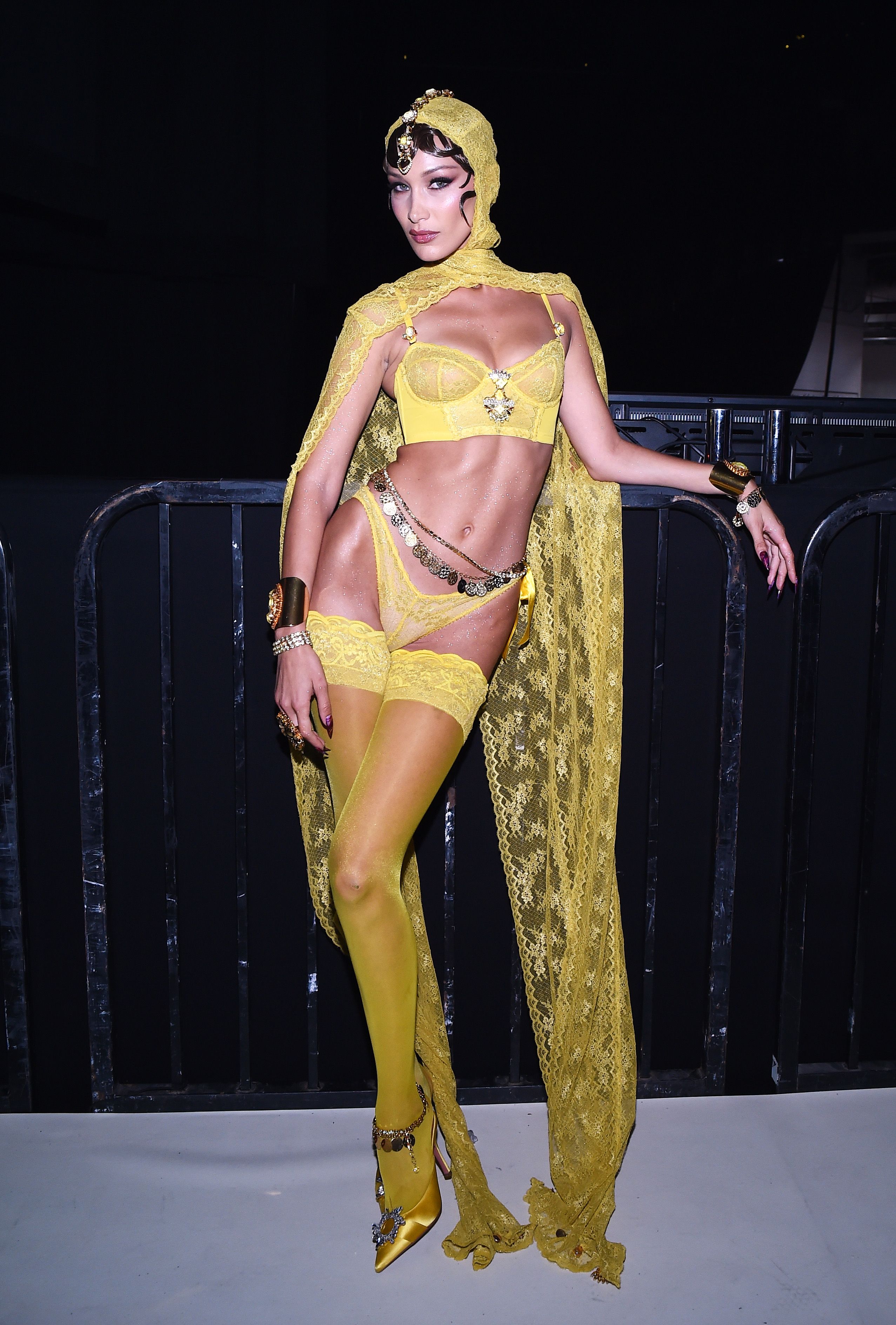Bella_Hadid_Savage_Fenty.jpg