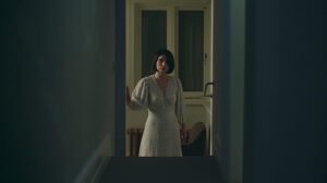 eve hewson behind her eyes