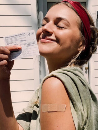 kelsea ballerini vaccine