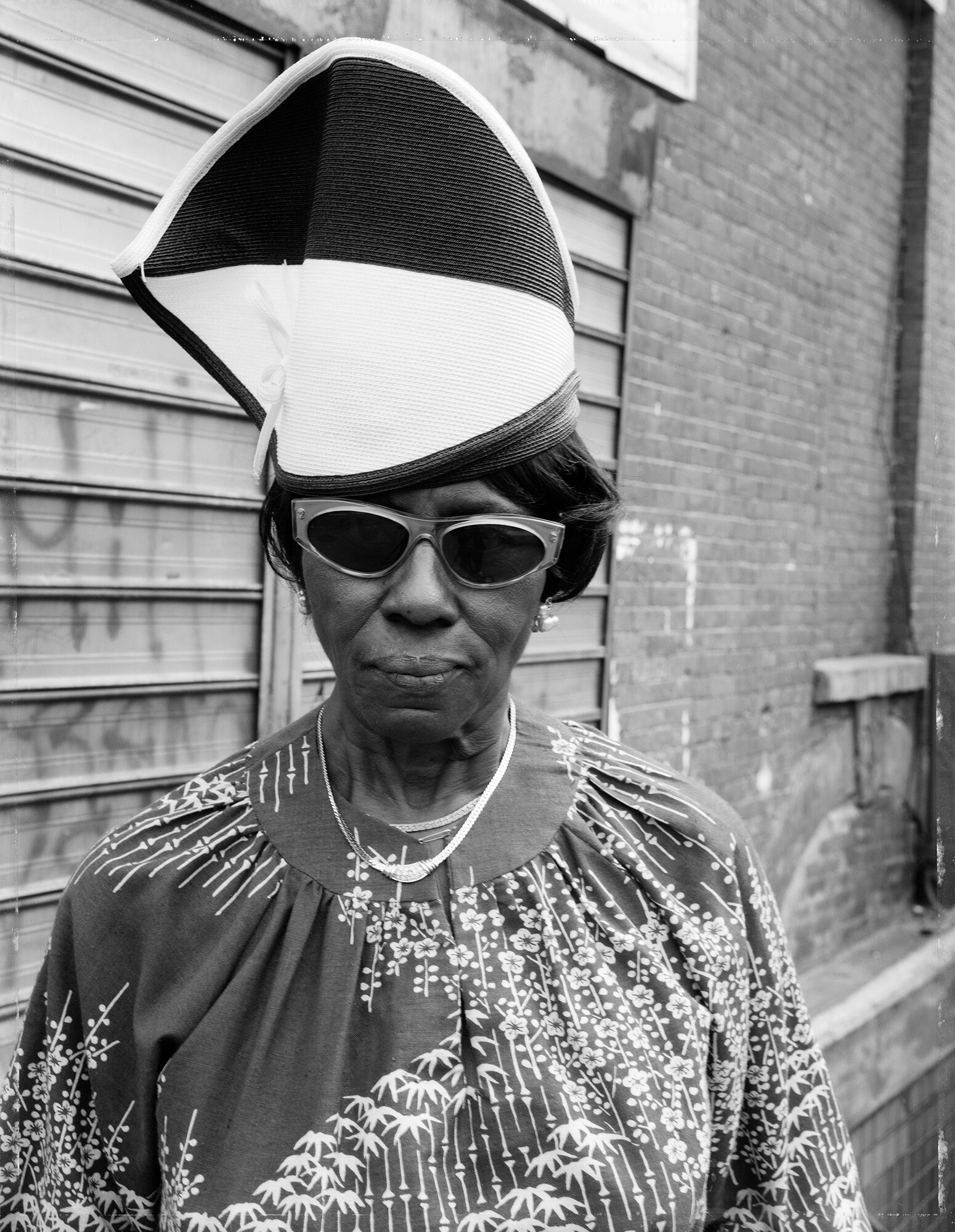 A Woman at Fulton Street and Washington Avenue, Brooklyn, NY, 1988 Pigmented inkjet print (printed 2019) Collection of the artist; courtesy Sean Kelly Gallery, New York; Stephen Daiter Gallery, Chicago; and Rena Bransten Gallery, San Francisco