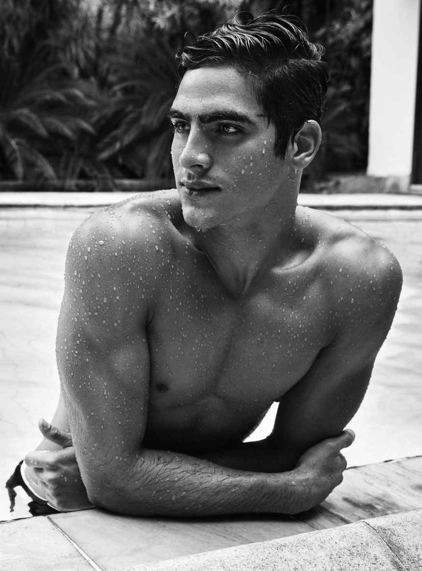 Model Jhonattan-Burjack-Pool-Shot