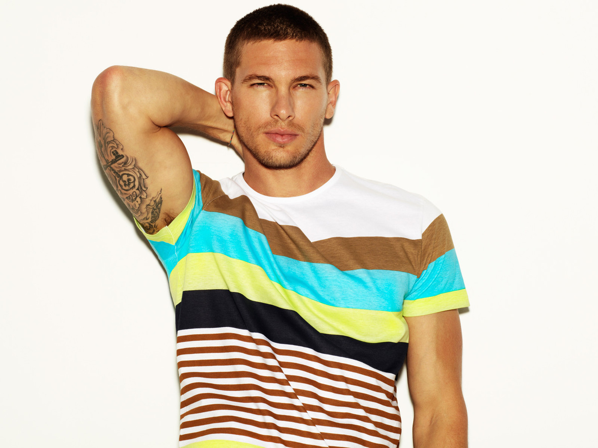 Model-Adam-Senn-Left-Tatted-Arm-Behind-his-head