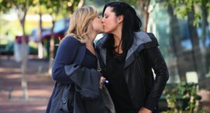 Callie & Arizona Kiss in Greys Anatomy