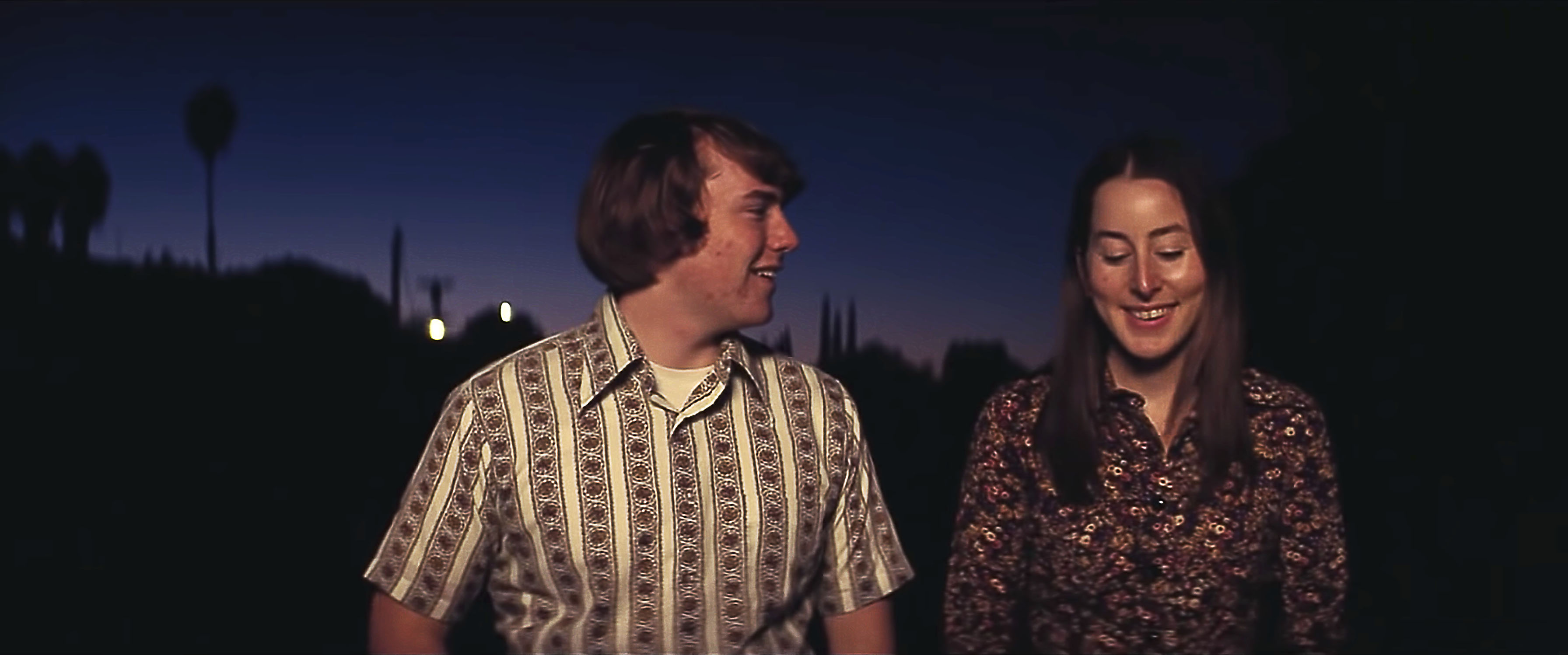 Cooper Hoffman As Gary Valentine and Alana Haim As Alana Kane in Licorice Pizza
