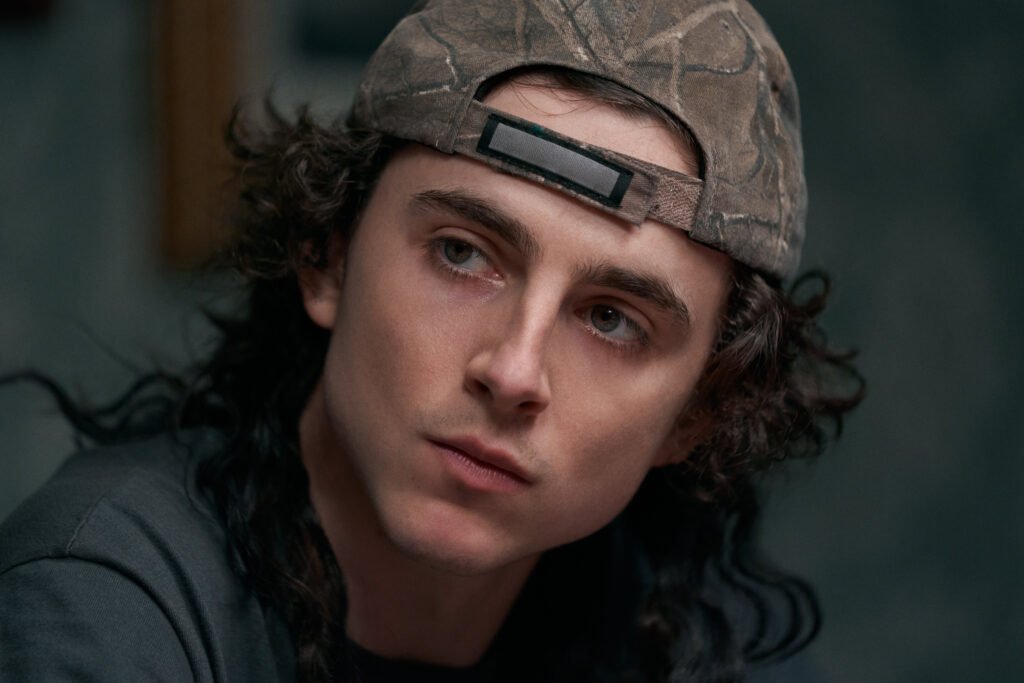 DON'T LOOK UP, TIMOTHÉE CHALAMET as YULE. Cr. NIKO TAVERNISE/NETFLIX © 2021