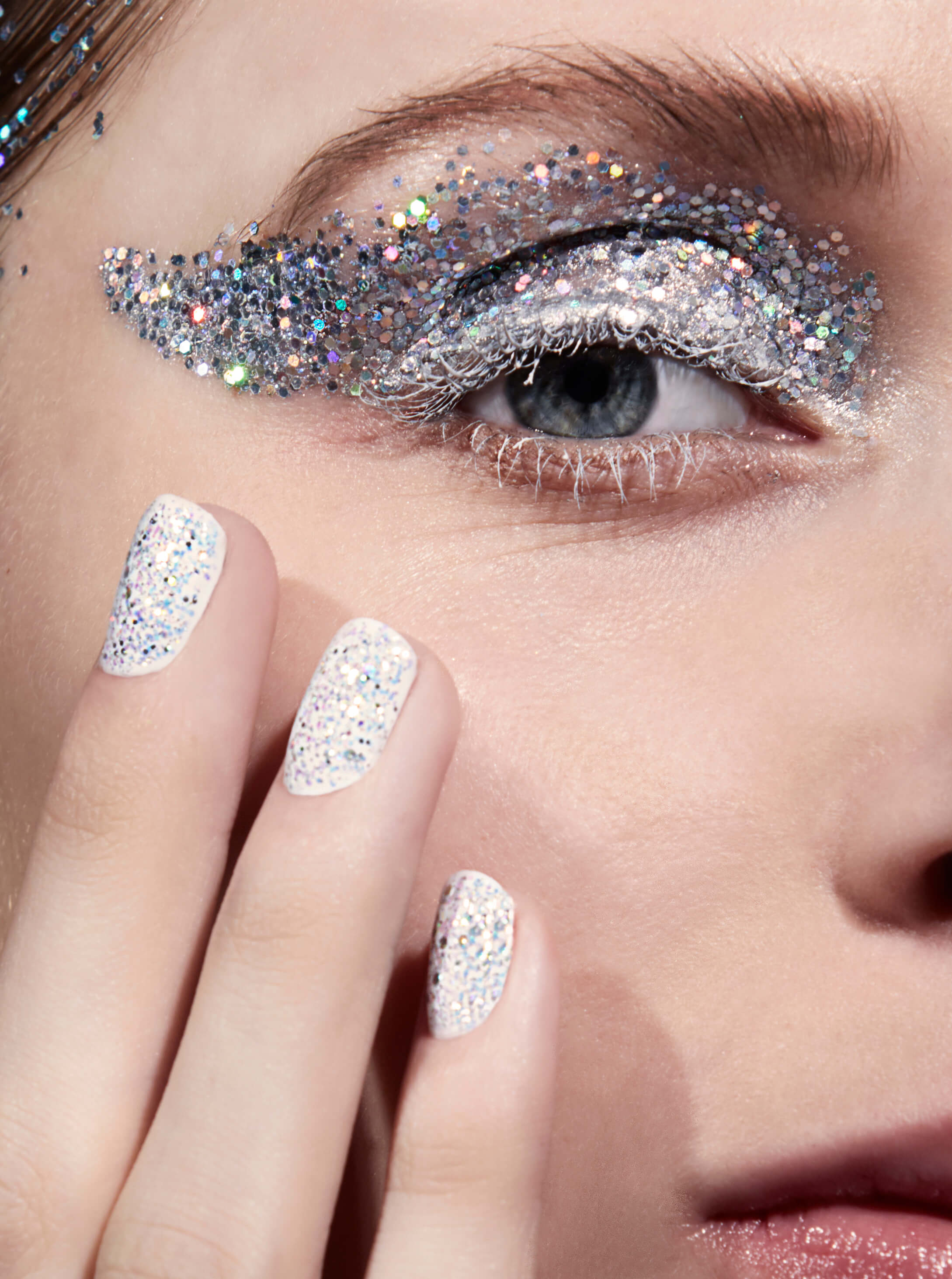 Photo By Jon Ervin, Makeup Jin Soon, New Beauty, Gestalten 2021