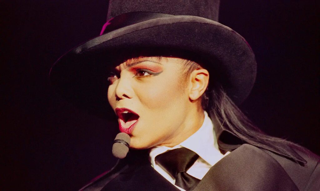 anet Jackson Live Profile Wearing a Top Hat