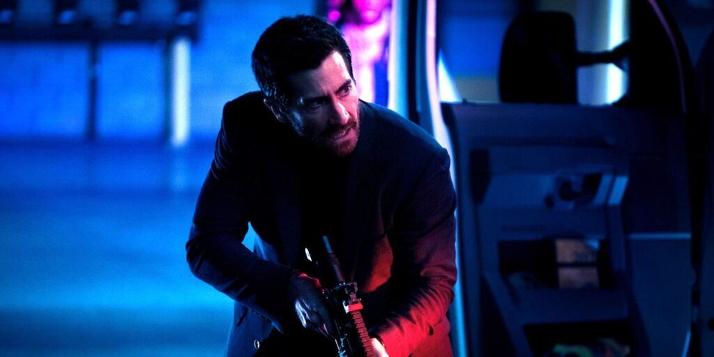 Jake-Gyllenhaal-in-Ambulance Carrying A Machine Gun
