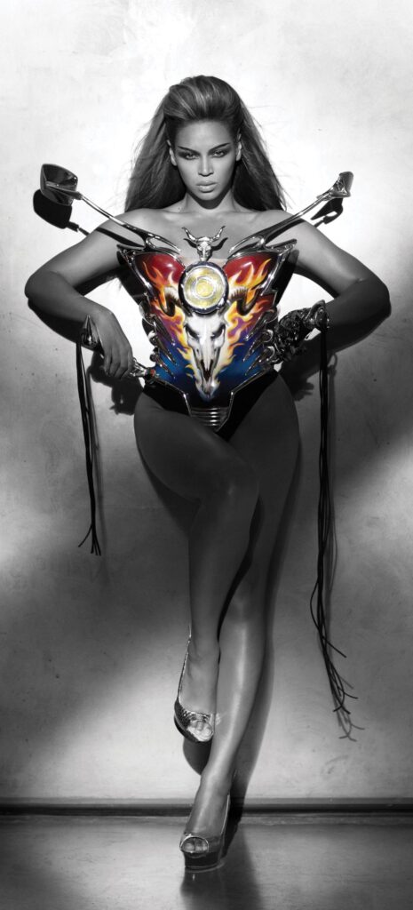Beyonce_in thierry mugler motorcyle design