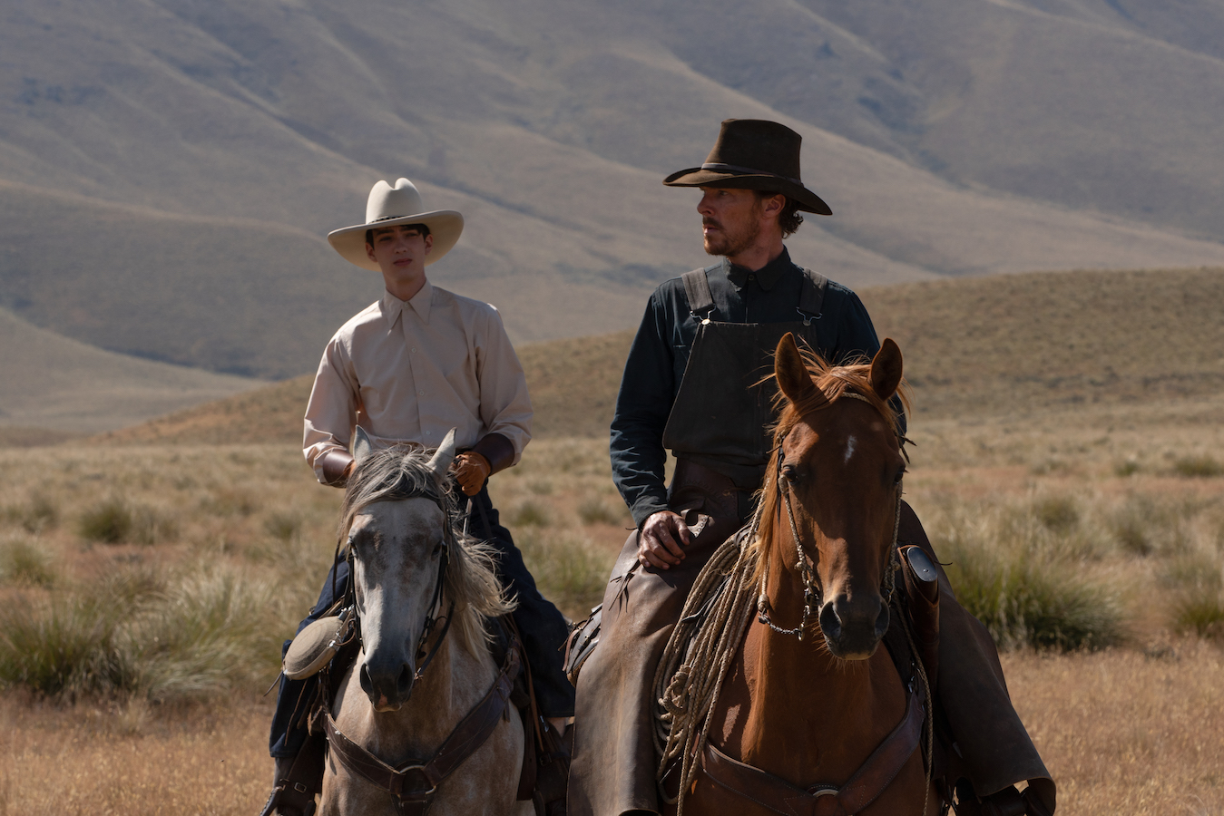 kodi smit-mcphee and benedict cumberbatch on horseback in the power of the dog