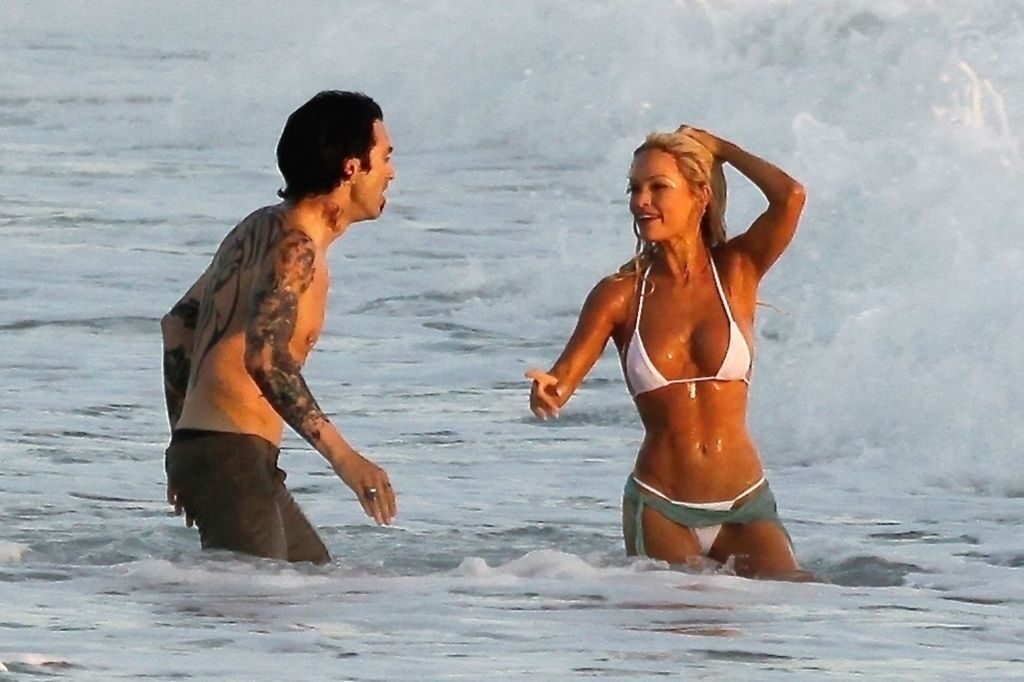lily-james-sebatian-stan-standing in the ocean in Pam & Tommy